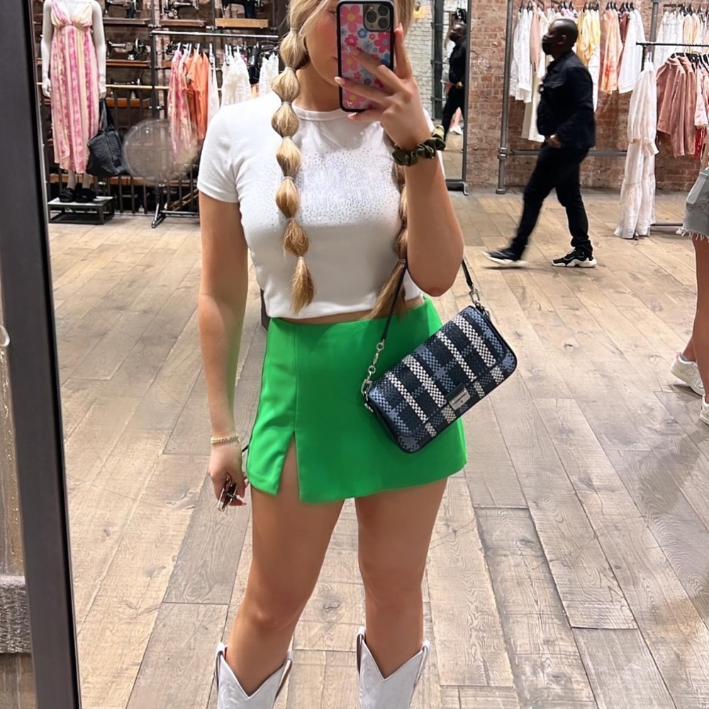 AMANDA UPRICHARD Dale Mini Skort in Vibrant Grass Green Mini Skirt with Slit XL